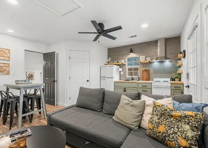 New! The Yellow Door- Downtown Wimberley W/ River Access