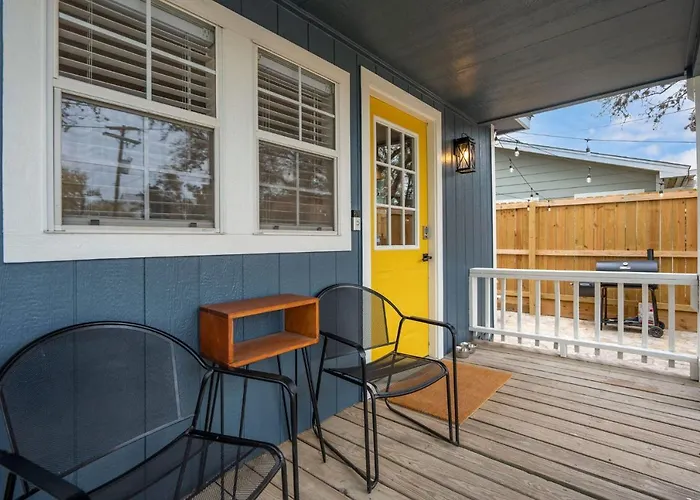 New! The Yellow Door- Downtown Wimberley W/ River Access